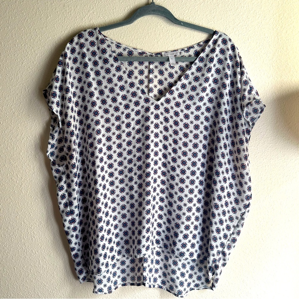 Women's White and Blue Patterned Top